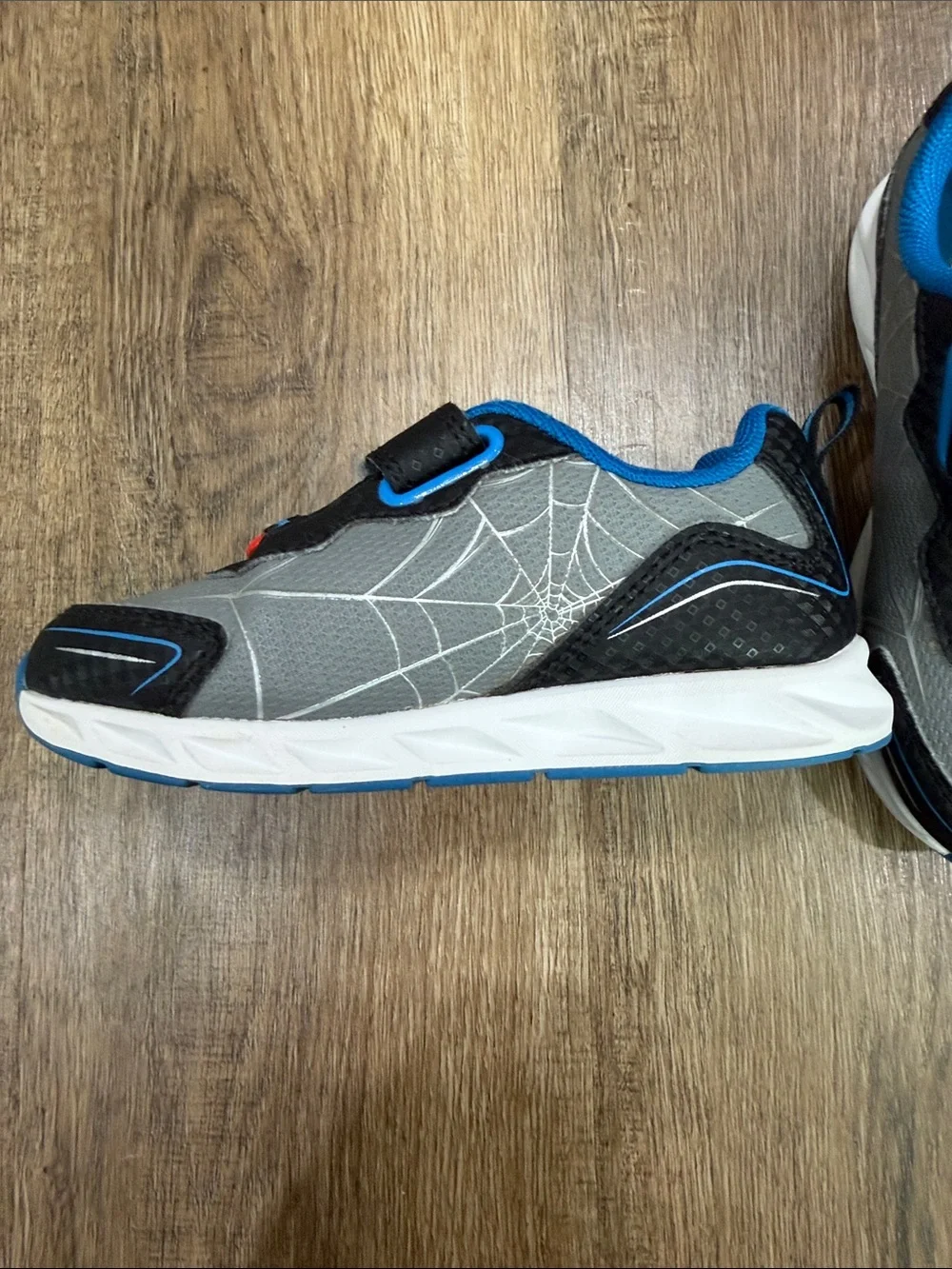 Spiderman Light Up Boys' Gray & Blue Athletic Sneakers